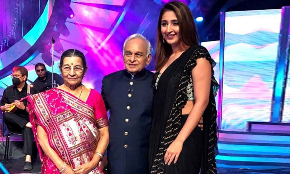 Dhvani Bhanushali overwhelmed to meet veteran composer Anandji